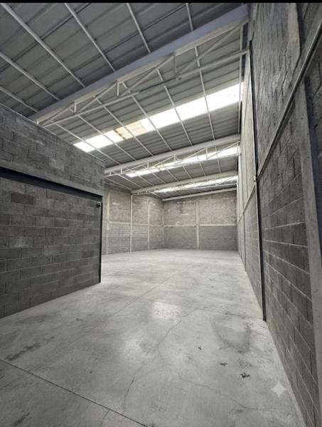 Bodega de 340 m2 en zona norte 